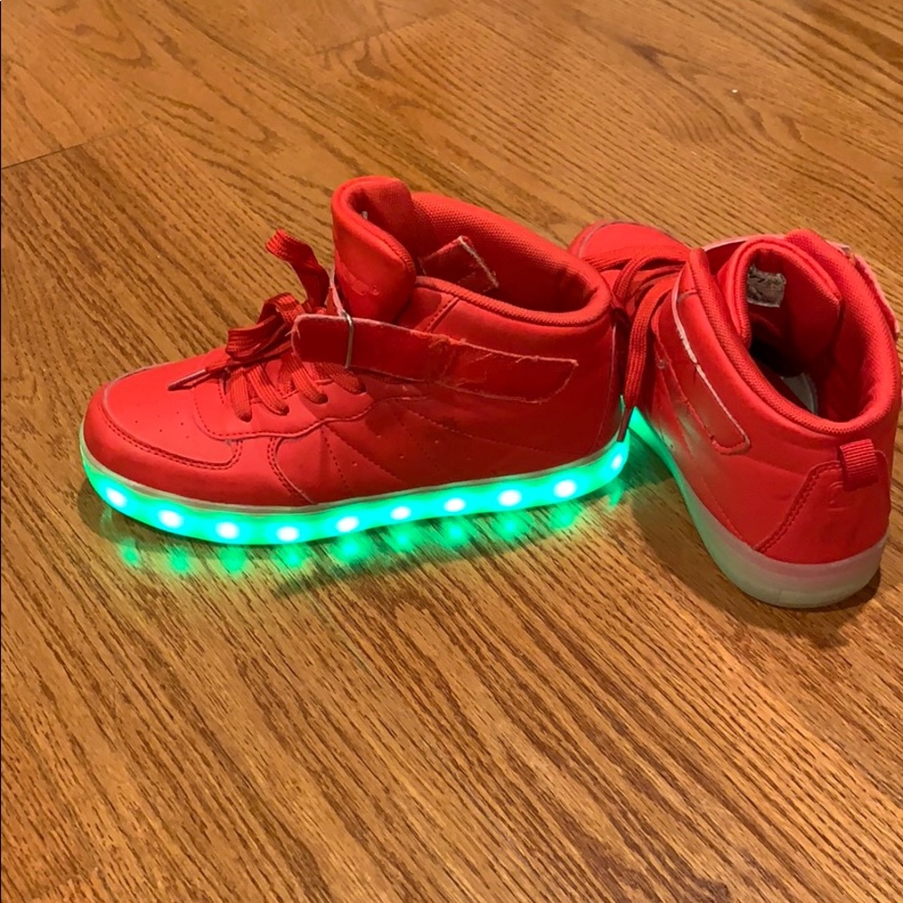 Run light by runners Red sneakers ( Big Girl)